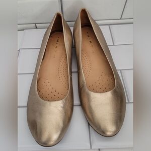 Wirth Ladies Soft Leather Ballet Style Flat Color Metallic Gold Rubber Sole Si